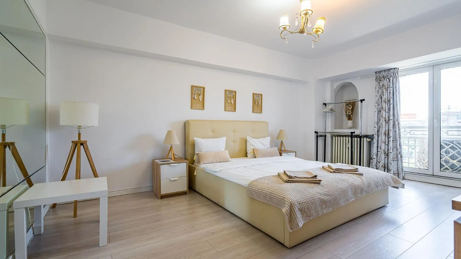 Old City Ultra Central Apartment-4Br-Parliament Bucharest Apartment